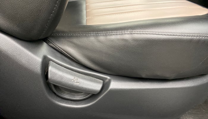 2017 Hyundai Grand i10 SPORTZ (O) 1.2 AT VTVT, Petrol, Automatic, 22,013 km, Driver Side Adjustment Panel
