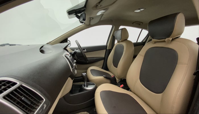 2012 Hyundai i20 SPORTZ 1.2, Petrol, Manual, 1,06,230 km, Right Side Front Door Cabin