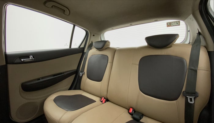 2012 Hyundai i20 SPORTZ 1.2, Petrol, Manual, 1,06,230 km, Right Side Rear Door Cabin