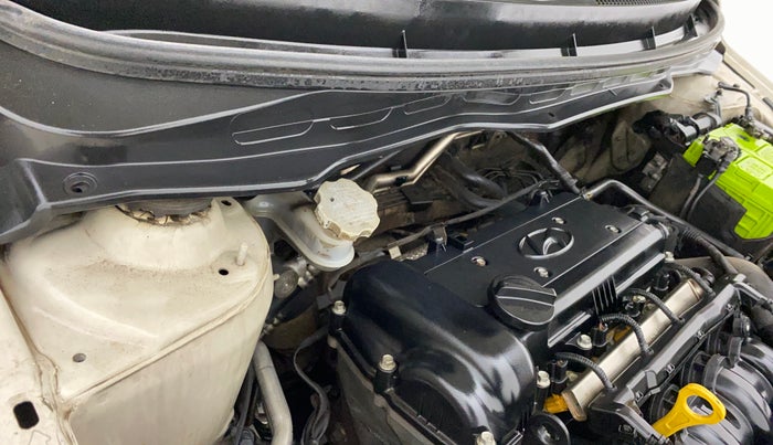 2012 Hyundai i20 SPORTZ 1.2, Petrol, Manual, 1,06,230 km, Bonnet (hood) - Cowl vent panel has minor damage