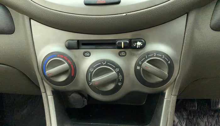 2011 Hyundai i10 MAGNA 1.2, Petrol, Manual, 1,14,720 km, AC Unit - Directional switch has minor damage