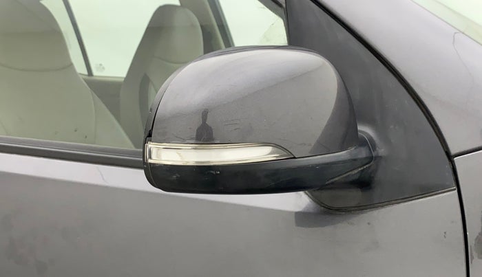 2011 Hyundai i10 MAGNA 1.2, Petrol, Manual, 1,14,720 km, Right rear-view mirror - Cover has minor damage
