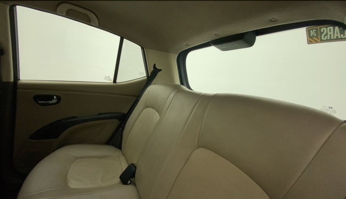 2011 Hyundai i10 MAGNA 1.2, Petrol, Manual, 1,14,720 km, Right Side Rear Door Cabin