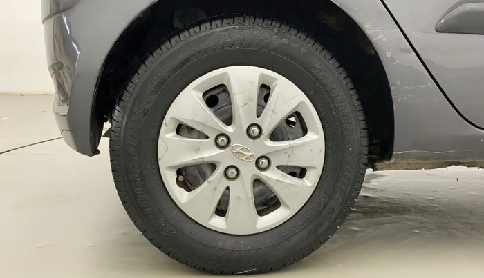 2011 Hyundai i10 MAGNA 1.2, Petrol, Manual, 1,14,720 km, Right Rear Wheel