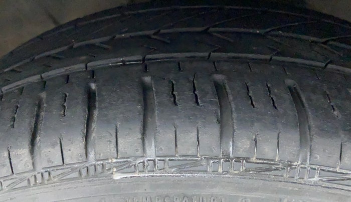 2015 Hyundai Xcent S 1.2, Petrol, Manual, 48,128 km, Right Front Tyre Tread