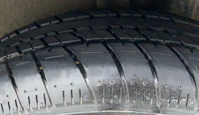 2015 Hyundai Xcent S 1.2, Petrol, Manual, 48,128 km, Left Rear Tyre Tread