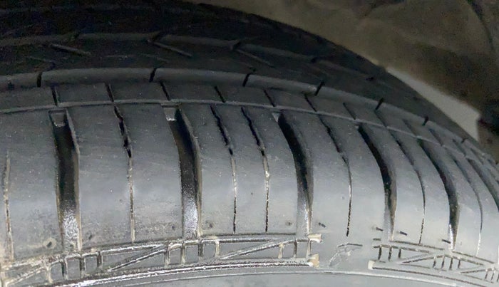 2015 Hyundai Xcent S 1.2, Petrol, Manual, 48,128 km, Left Front Tyre Tread