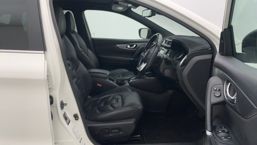 2018 Nissan Qashqai Ti, Automatic, 144384 km, Right Side Front Door Cabin View
