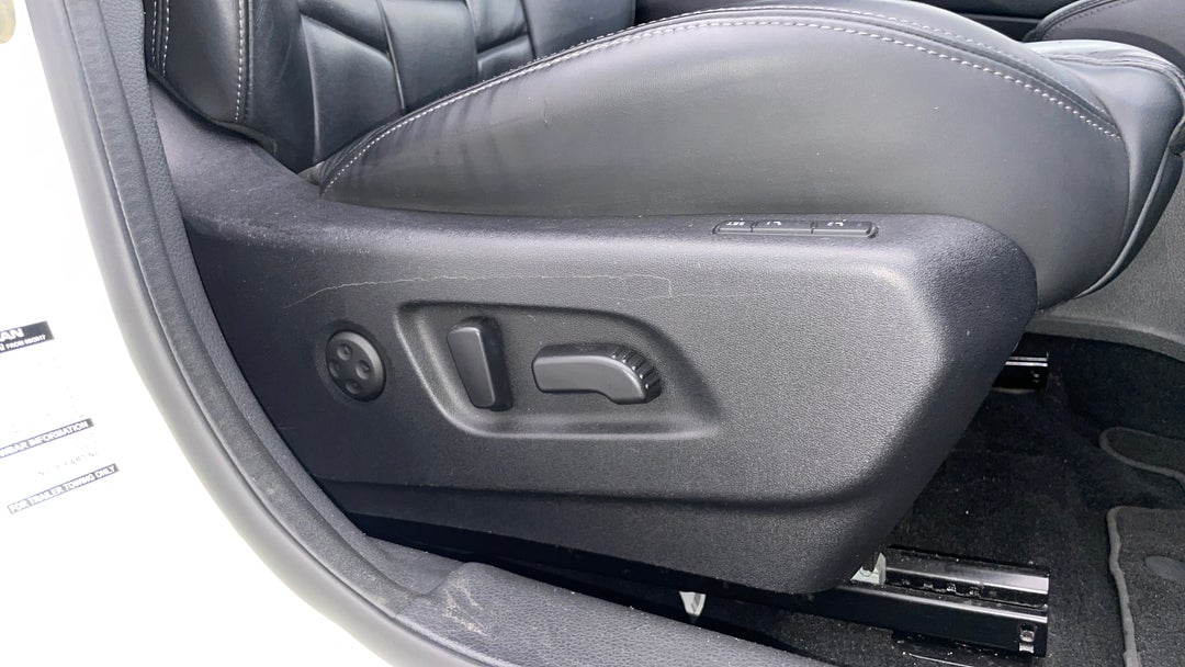 2018 Nissan Qashqai Ti, Automatic, 144384 km, Drivers Side Adjustment Panel