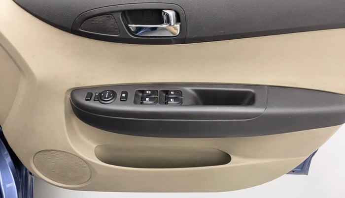 2013 Hyundai i20 MAGNA (O) 1.2, Petrol, Manual, 62,217 km, Driver Side Door Panels Control