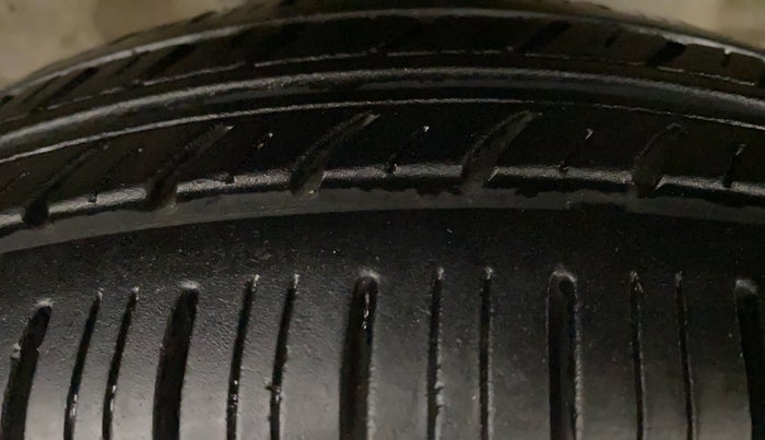 2017 Maruti Wagon R 1.0 LXI, Petrol, Manual, 72,757 km, Right Front Tyre Tread