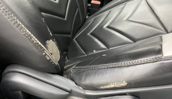 2019 Ford Ecosport TITANIUM + 1.5L DIESEL, Diesel, Manual, 1,08,632 km, Driver seat - Cover slightly torn