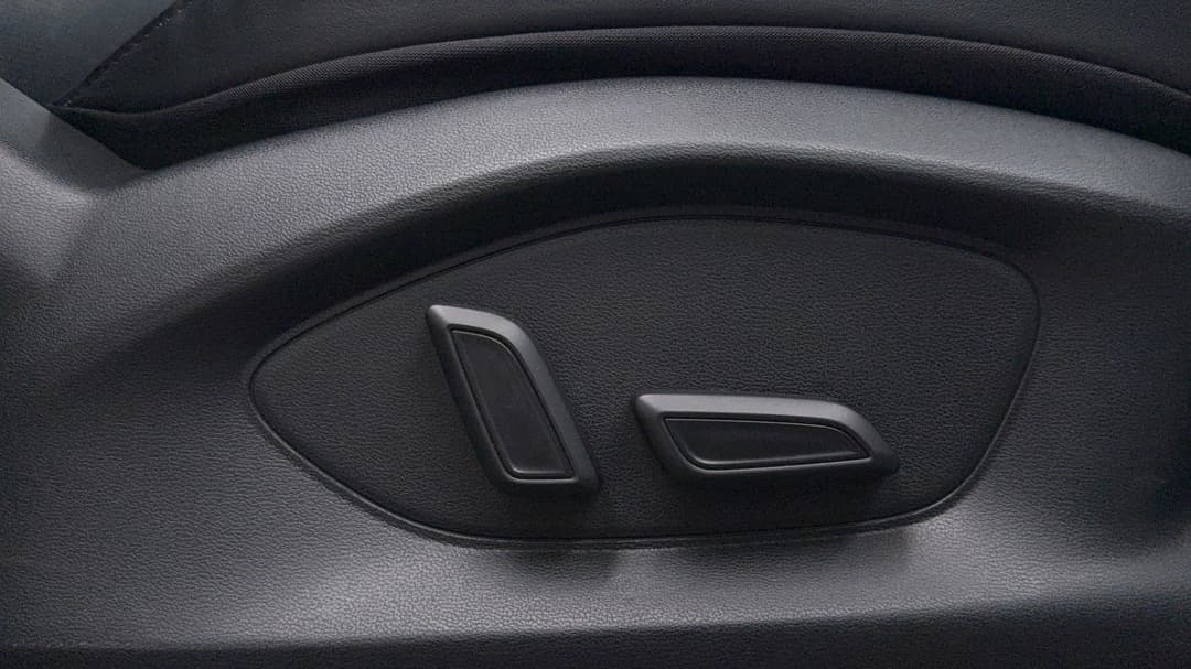 2025 MG ZS Essence Turbo, Automatic, 9005 km, Drivers Side Adjustment Panel
