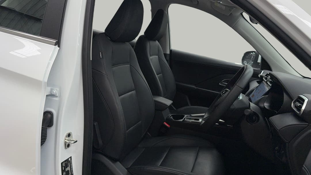 2025 MG ZS Essence Turbo, Automatic, 9005 km, Right Side Front Door Cabin View