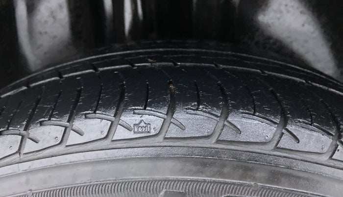 2016 Volkswagen Ameo HIGHLINE 1.2, Petrol, Manual, 30,483 km, Right Rear Tyre Tread