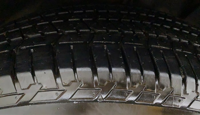 2020 Mahindra XUV500 W9, Diesel, Manual, 36,449 km, Left Rear Tyre Tread
