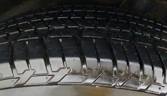 2020 Mahindra XUV500 W9, Diesel, Manual, 36,449 km, Right Rear Tyre Tread