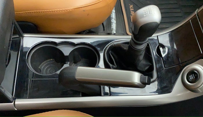2020 Mahindra XUV500 W9, Diesel, Manual, 36,449 km, Gear Lever