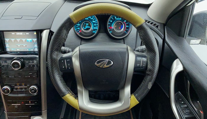 2020 Mahindra XUV500 W9, Diesel, Manual, 36,449 km, Steering Wheel Close Up
