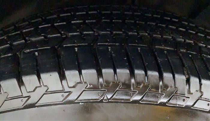 2020 Mahindra XUV500 W9, Diesel, Manual, 36,449 km, Left Front Tyre Tread
