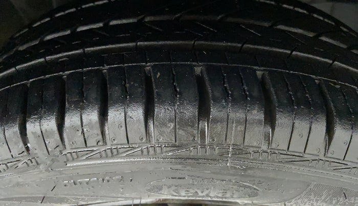2015 Honda Amaze 1.2 SX MT I VTEC, Petrol, Manual, 40,386 km, Right Front Tyre Tread