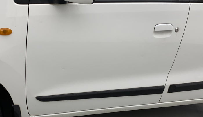 2014 Maruti Wagon R 1.0 VXI, Petrol, Manual, 33,407 km, Front passenger door - Slight discoloration
