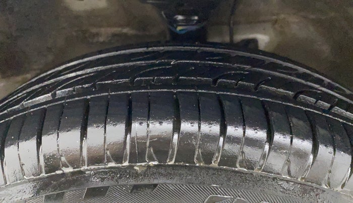 2014 Maruti Wagon R 1.0 VXI, Petrol, Manual, 33,407 km, Left Front Tyre Tread