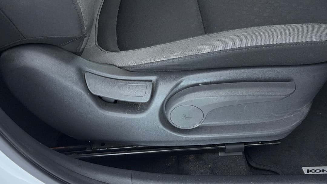 2017 Hyundai Kona Active (FWD), Automatic, 125901 km, Drivers Side Adjustment Panel