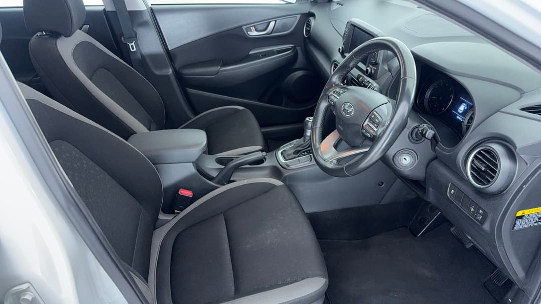 2017 Hyundai Kona Active (FWD), Automatic, 125901 km, Right Side Front Door Cabin View