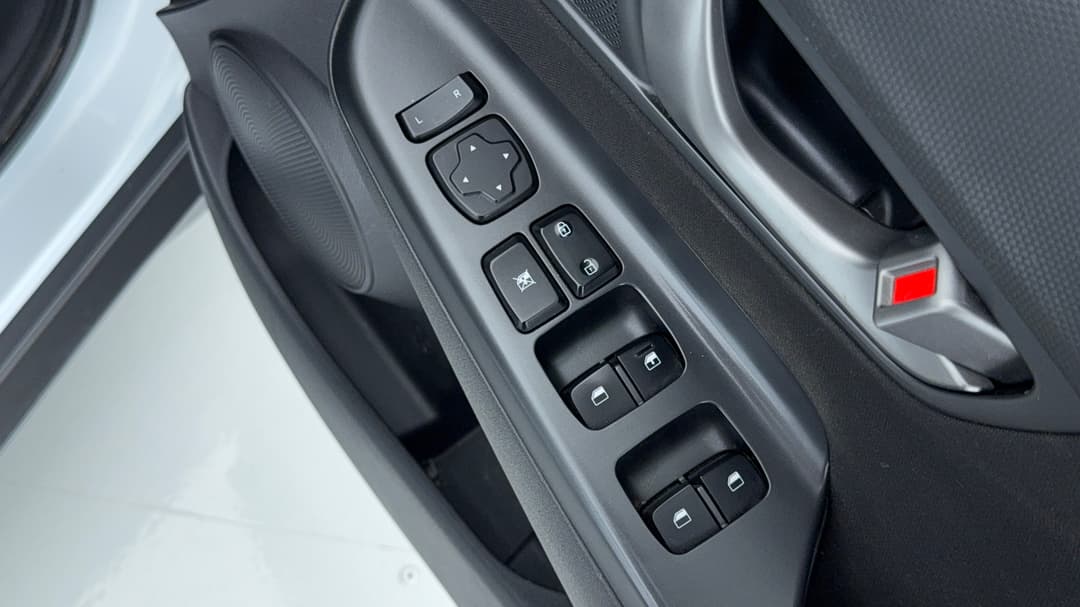 2017 Hyundai Kona Active (FWD), Automatic, 125901 km, Drivers Side Door Panel Controls
