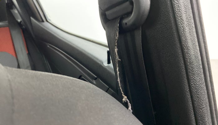2016 Renault Kwid RXT, Petrol, Manual, 19,940 km, Front left seat (passenger seat) - Seat belt slightly torn