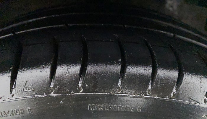 2017 Hyundai Eon ERA +, CNG, Manual, 91,991 km, Right Front Tyre Tread