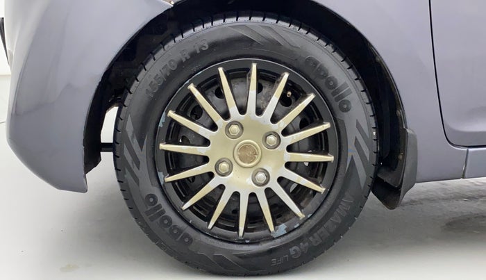 2017 Hyundai Eon ERA +, CNG, Manual, 91,991 km, Left Front Wheel