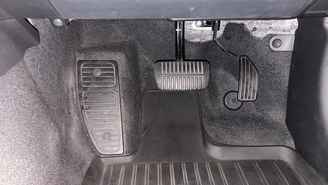 2022 Subaru Outback AWD, Automatic, 43287 km, Pedals and Footmat