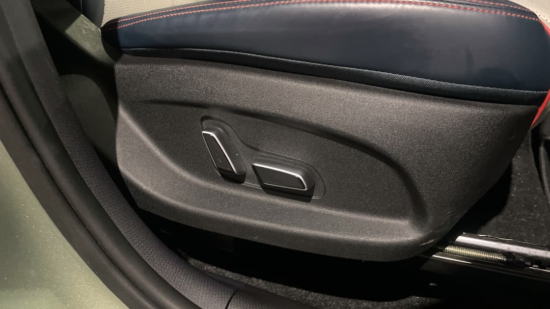 2023 Byd Atto 3 Extended Range, Automatic, 63165 km, Drivers Side Adjustment Panel