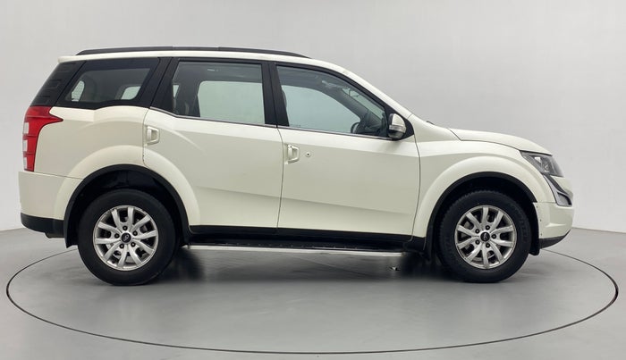 2017 Mahindra XUV500 W10 AT, Diesel, Automatic, 1,11,649 km, Right Side View