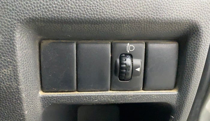 2018 Maruti Alto 800 LXI, Petrol, Manual, 42,611 km, Dashboard - Headlight height adjustment not working