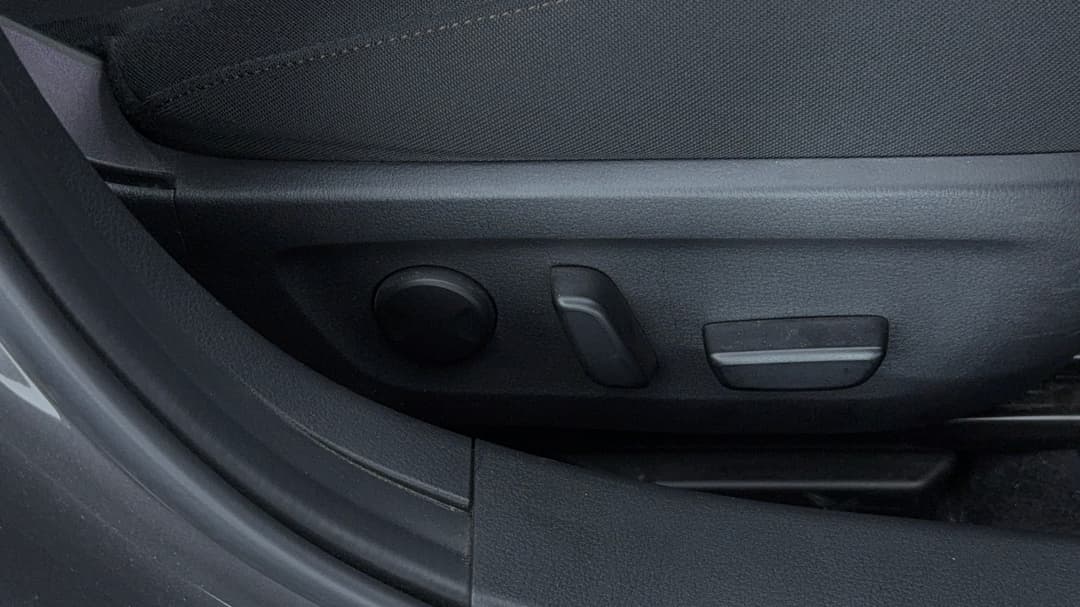 2020 Mazda Mazda3 G25 Evolve, Automatic, 67362 km, Drivers Side Adjustment Panel