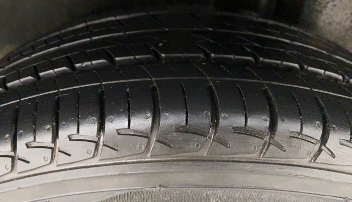 2019 Maruti Ciaz DELTA 1.5 SHVS MT PETROL, Petrol, Manual, 10,390 km, Left Rear Tyre Tread
