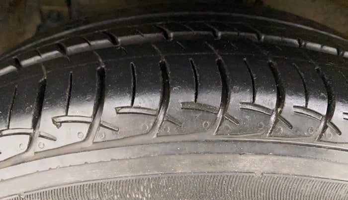 2019 Maruti Ciaz DELTA 1.5 SHVS MT PETROL, Petrol, Manual, 10,390 km, Left Front Tyre Tread