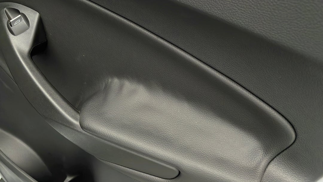 Doors Rear RHS Lining broken / damaged