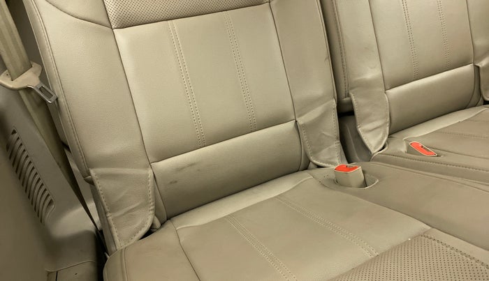 2017 Mahindra XUV500 W10 AT FWD, Diesel, Automatic, 61,290 km, Third-row right seat - Cover slightly stained