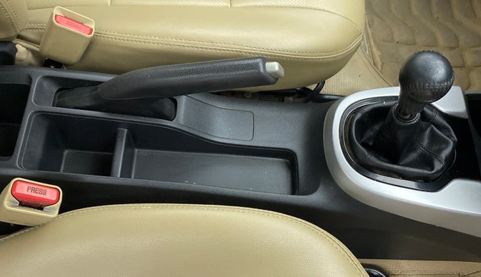 2017 Honda Jazz 1.2 V MT, Petrol, Manual, 80,252 km, Gear Lever
