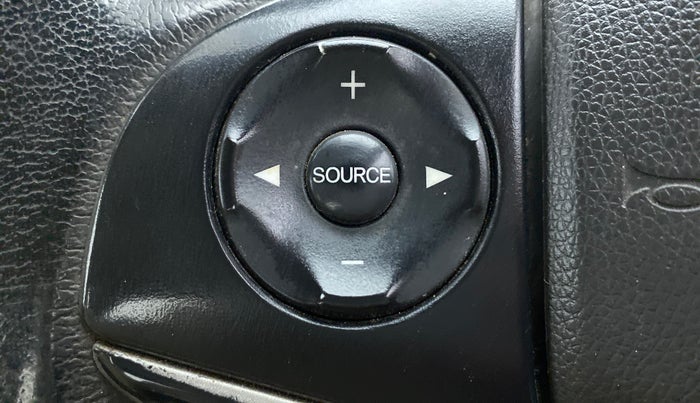 2017 Honda Jazz 1.2 V MT, Petrol, Manual, 80,252 km, Steering wheel - Sound system control not functional