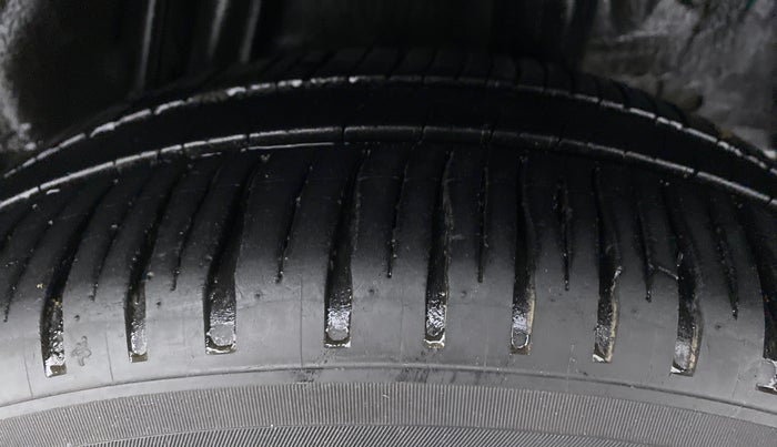 2017 Honda Jazz 1.2 V MT, Petrol, Manual, 80,252 km, Left Rear Tyre Tread
