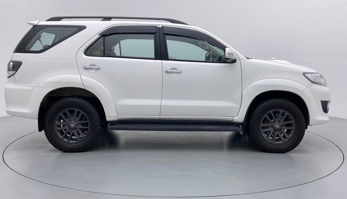 2016 Toyota Fortuner 3.0 AT 4X2, Diesel, Automatic, 1,71,880 km, Right Side View