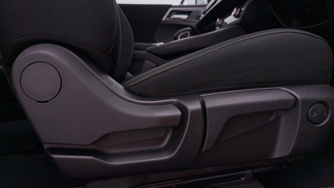 2022 Mitsubishi Outlander Es 5 Seat (2WD), Automatic, 107884 km, Drivers Side Adjustment Panel