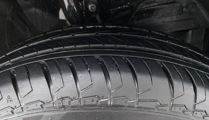 2021 Maruti Swift VXI D, Petrol, Manual, 1,883 km, Right Front Tyre Tread