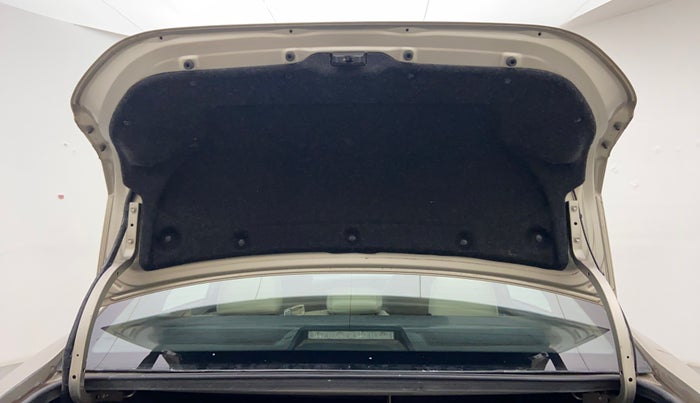 2014 Toyota Corolla Altis VL AT PETROL, Petrol, Automatic, 57,094 km, Boot Door Open