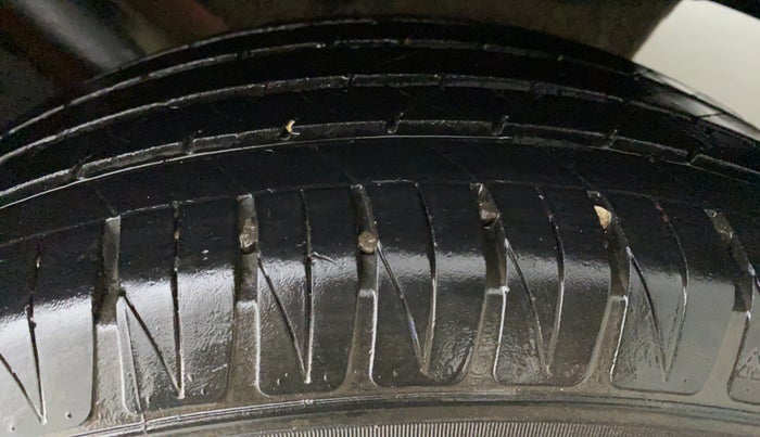 2018 Maruti Vitara Brezza ZDI PLUS DUAL TONE, Diesel, Manual, 21,138 km, Left Rear Tyre Tread